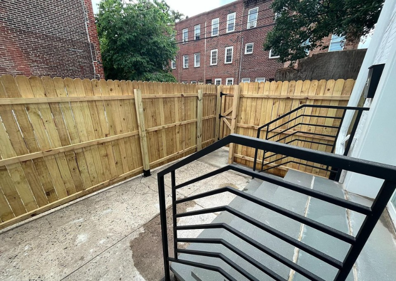 1916 Poplar St #1S - Photo 6 of 17