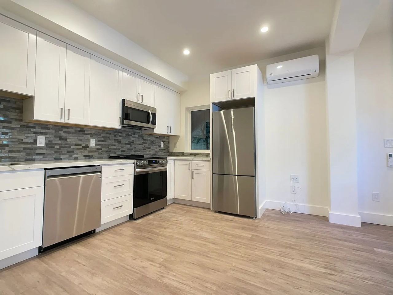 1654 Union Ave - Photo 6 of 9