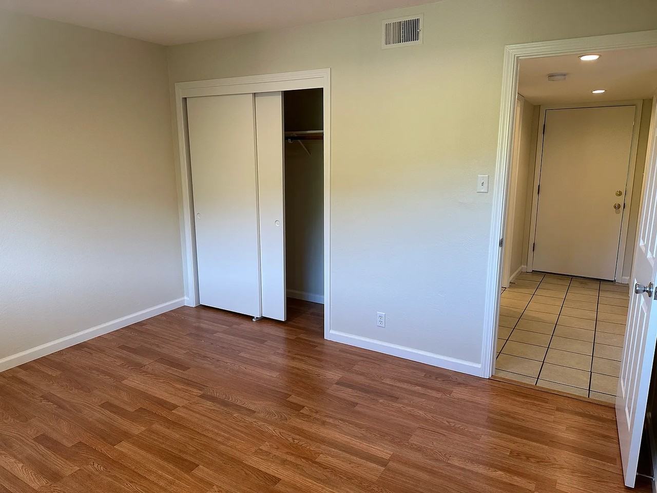 780 Center Blvd - Photo 4 of 15