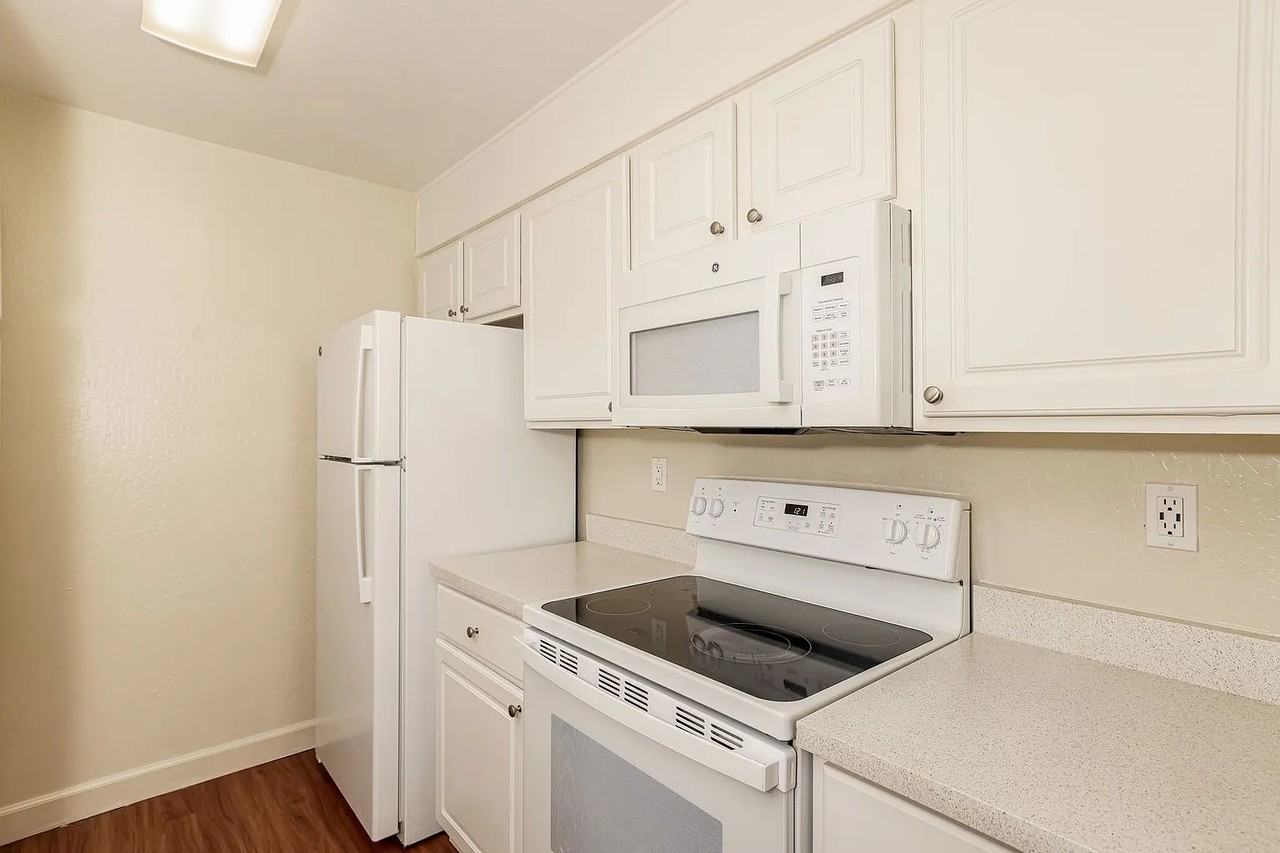 1336 Boulevard Way - Photo 4 of 11