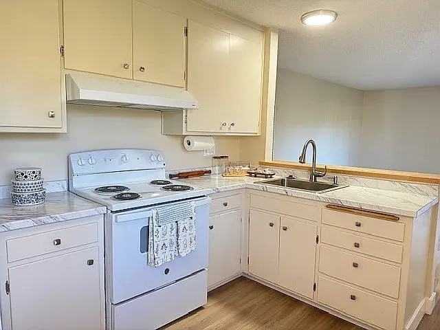 650 Corcoran Ave - Photo 3 of 6