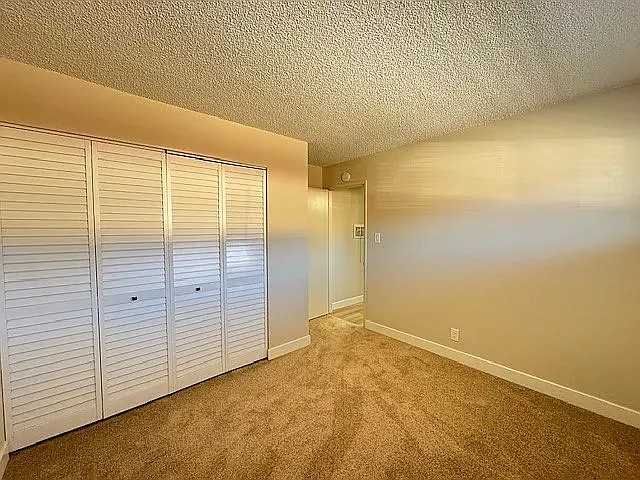 650 Corcoran Ave - Photo 5 of 6