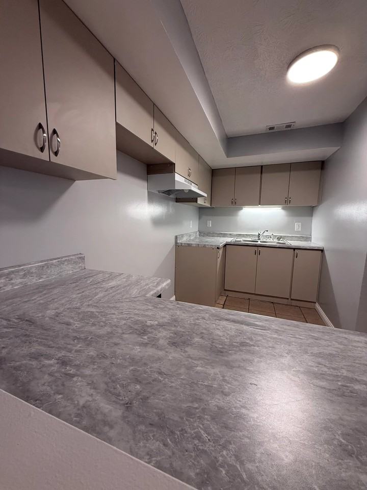 516 Pearl St #2 - Photo 5 of 16