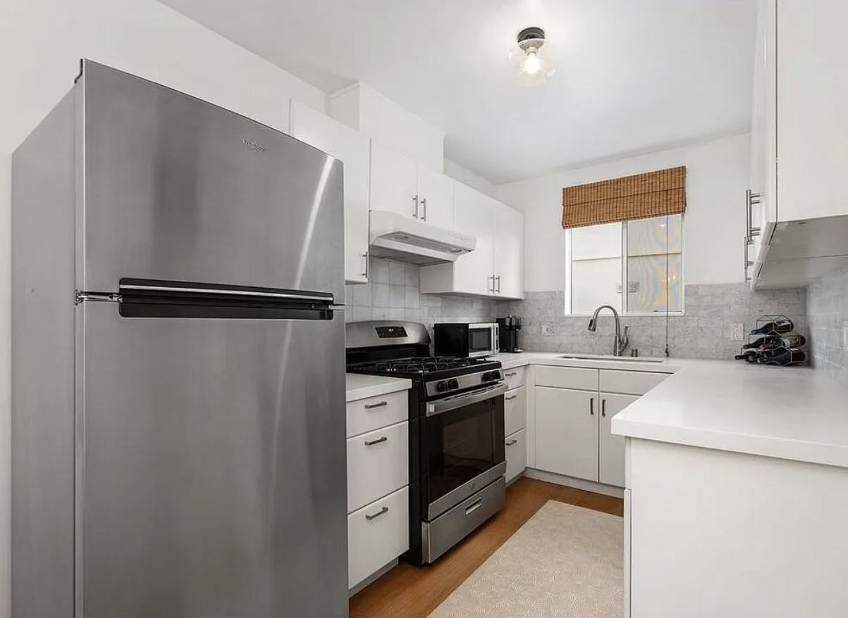 2431 3rd St #9 - Photo 2 of 8