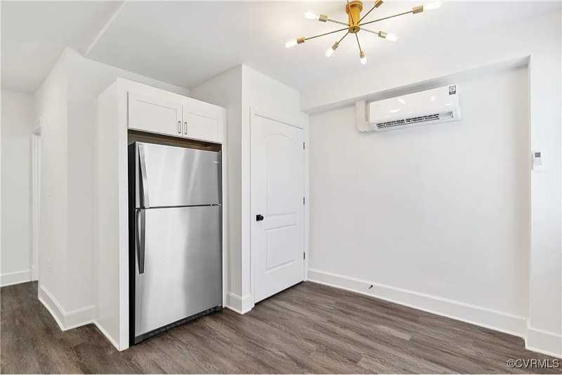 3139 Ellwood Ave - Photo 3 of 8