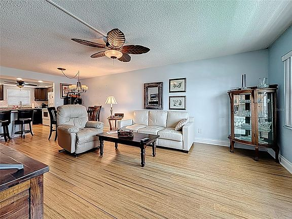 4725 Cove Cir #17 - Photo 7 of 16