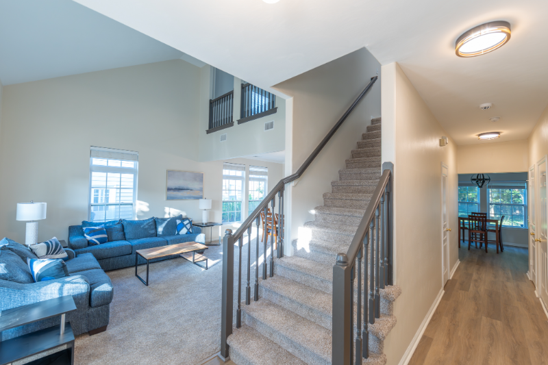 2076 Queens Point Dr - Photo 2 of 11