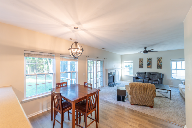 2076 Queens Point Dr - Photo 5 of 11