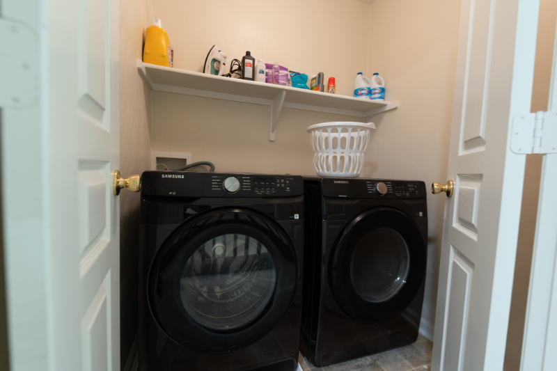 2076 Queens Point Dr - Photo 7 of 11