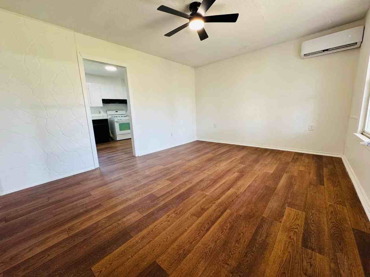 2417 Oaklawn Blvd - Photo 6 of 8