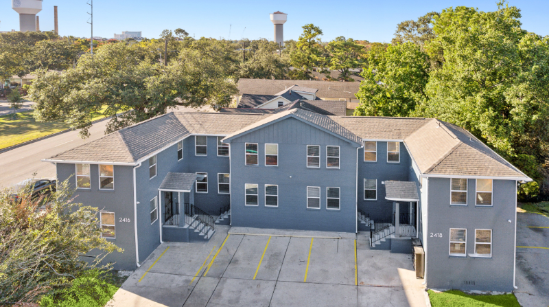 2416 Dante St - Photo 3 of 10