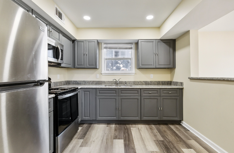 2416 Dante St - Photo 5 of 10