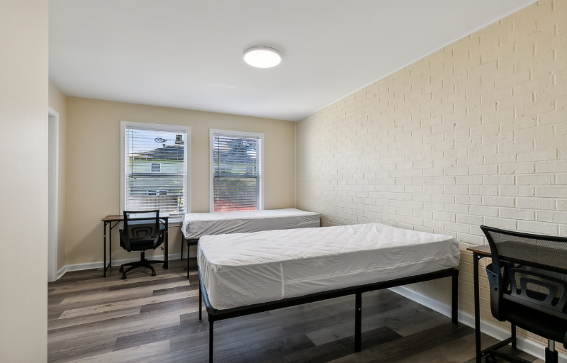 2416 Dante St - Photo 6 of 10