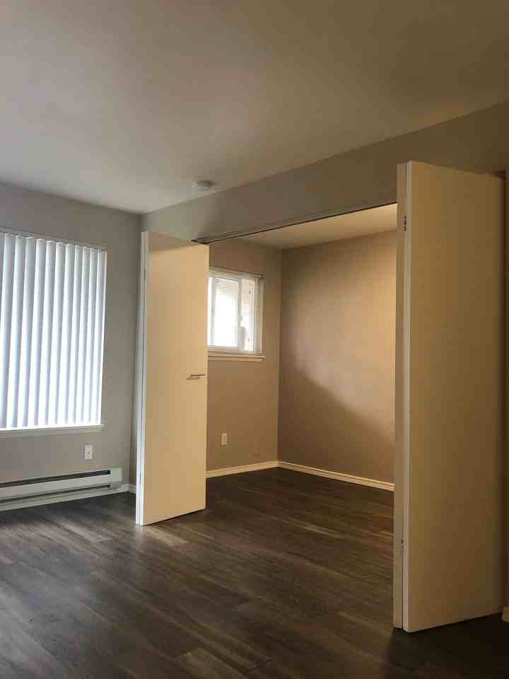 3601 Ne 73rd Pl #4 - Photo 4 of 9