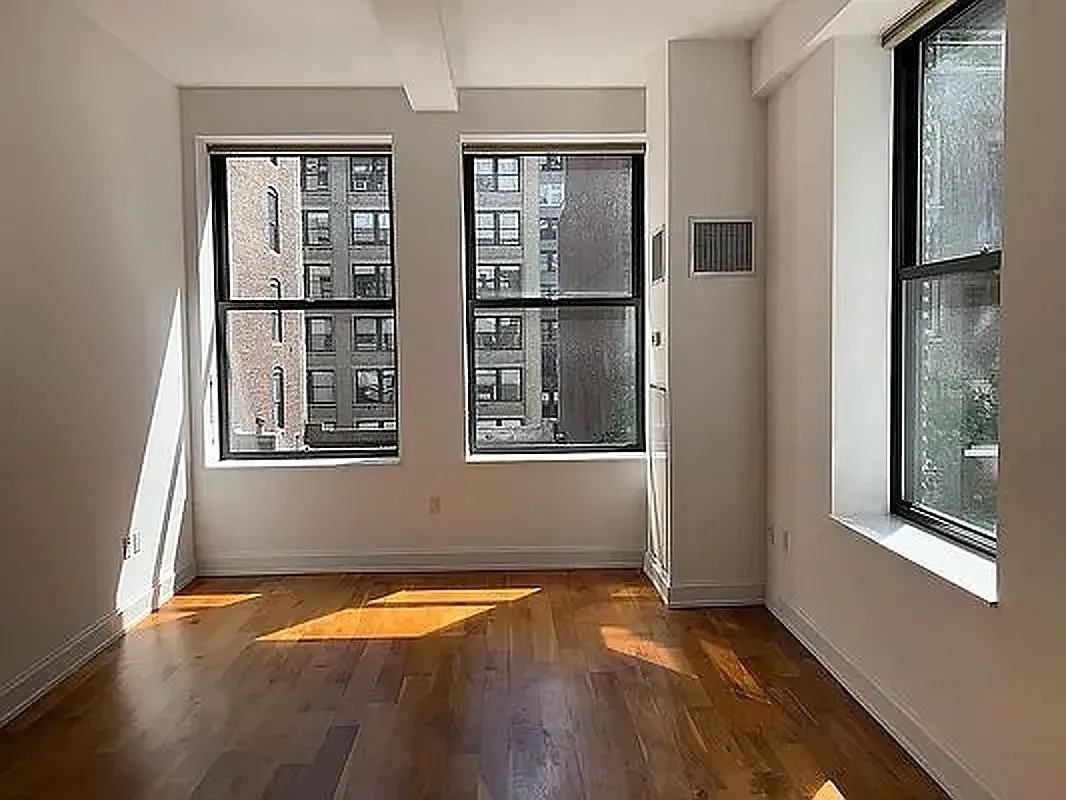 140 W 22nd St - Photo 3 of 9