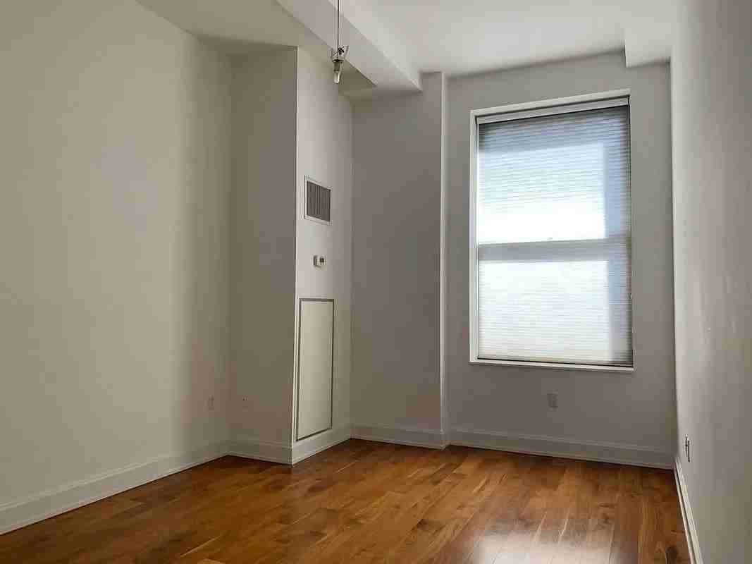 140 W 22nd St - Photo 4 of 9