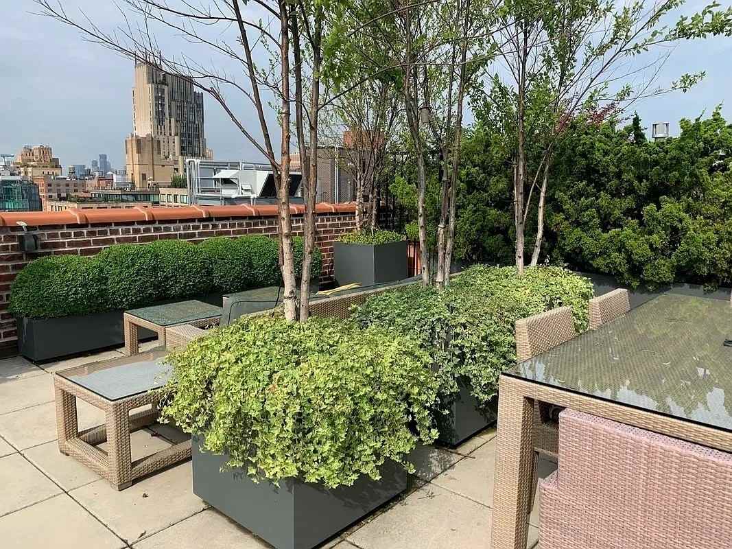 140 W 22nd St - Photo 5 of 9