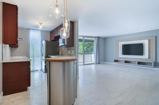 6333 La Jolla Blvd - Photo 3 of 14