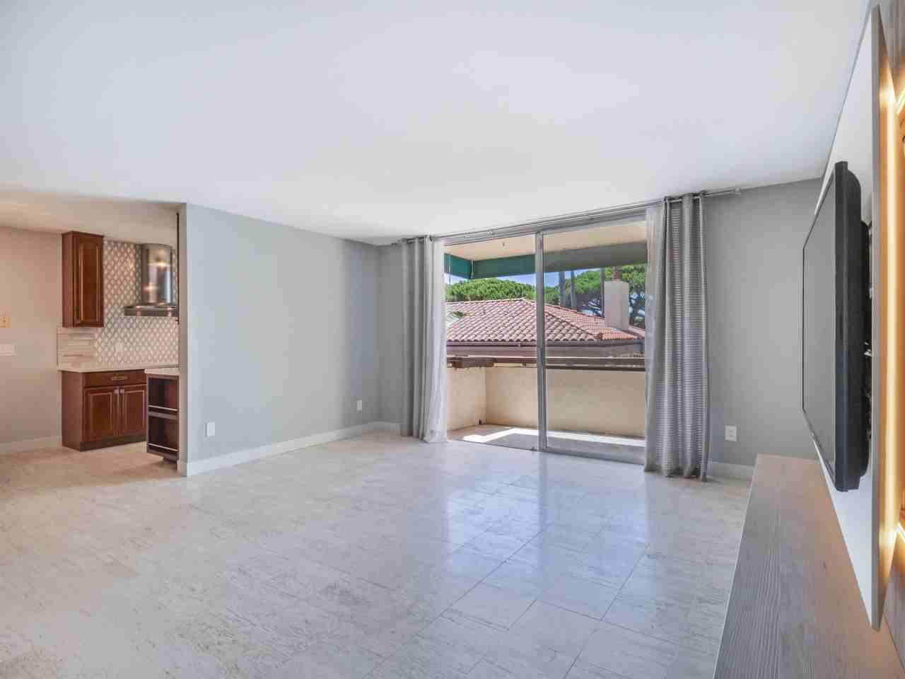 6333 La Jolla Blvd - Photo 4 of 14