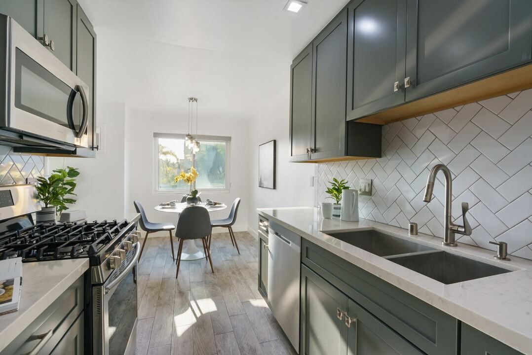 1712 Colby Ave - Photo 5 of 10