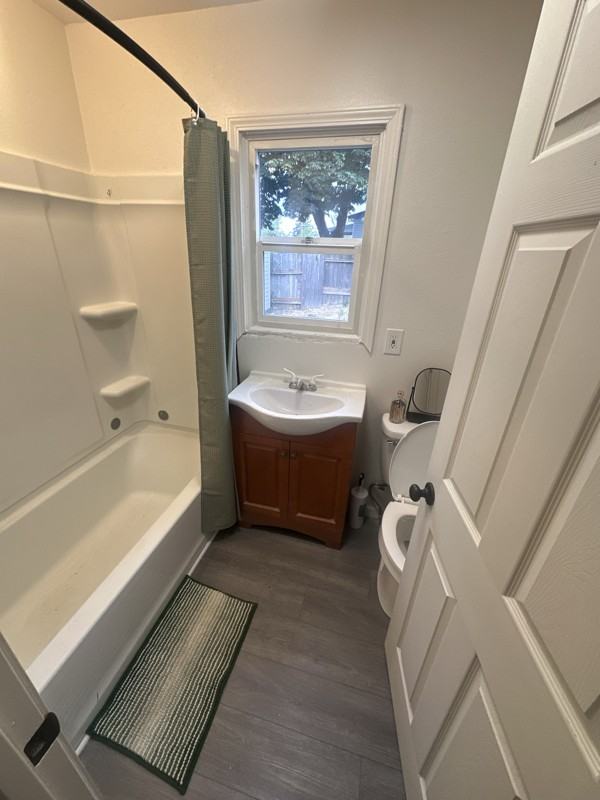 1728 Nw Crouch St - Photo 4 of 5