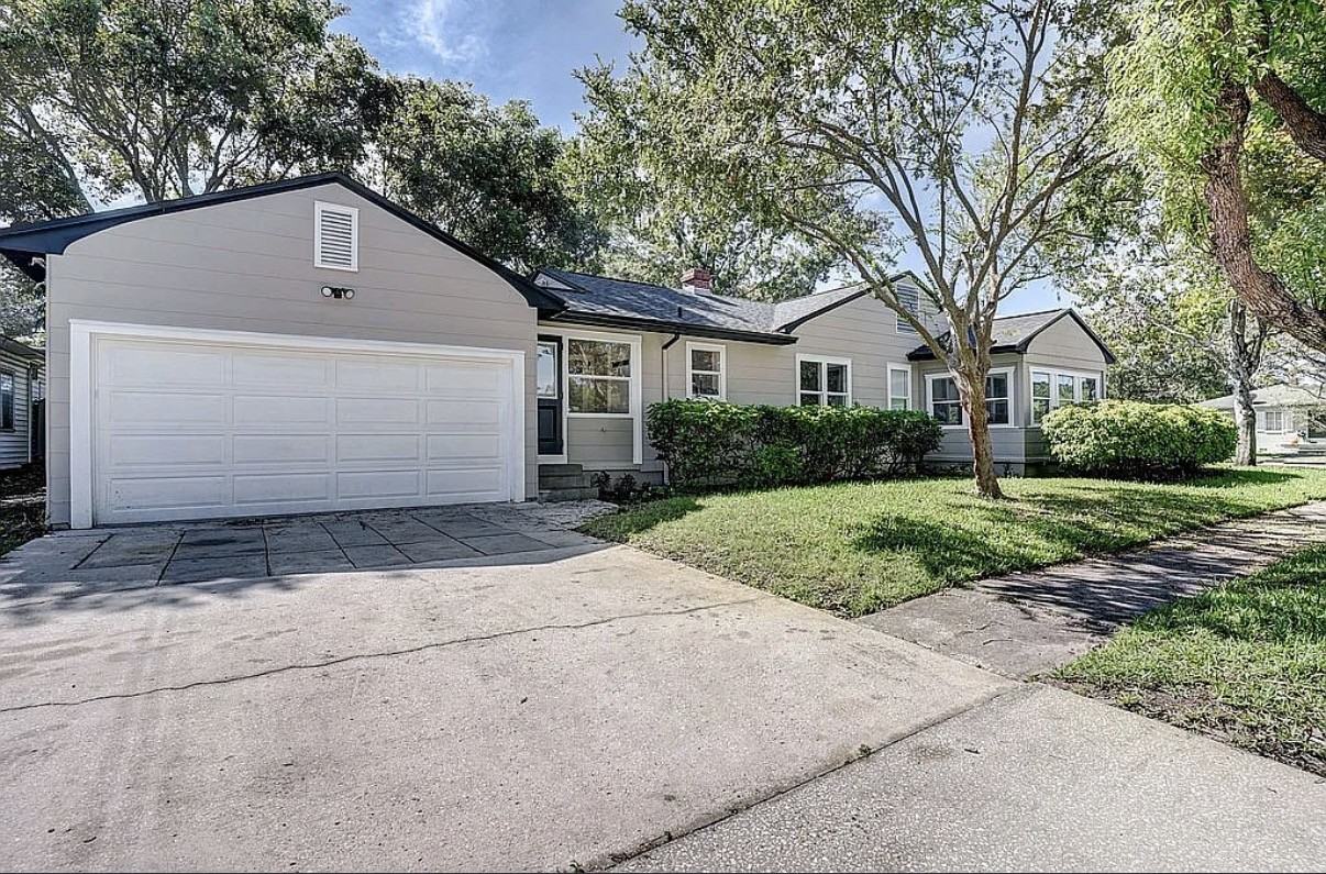 725 28th St N - Photo 2 of 23