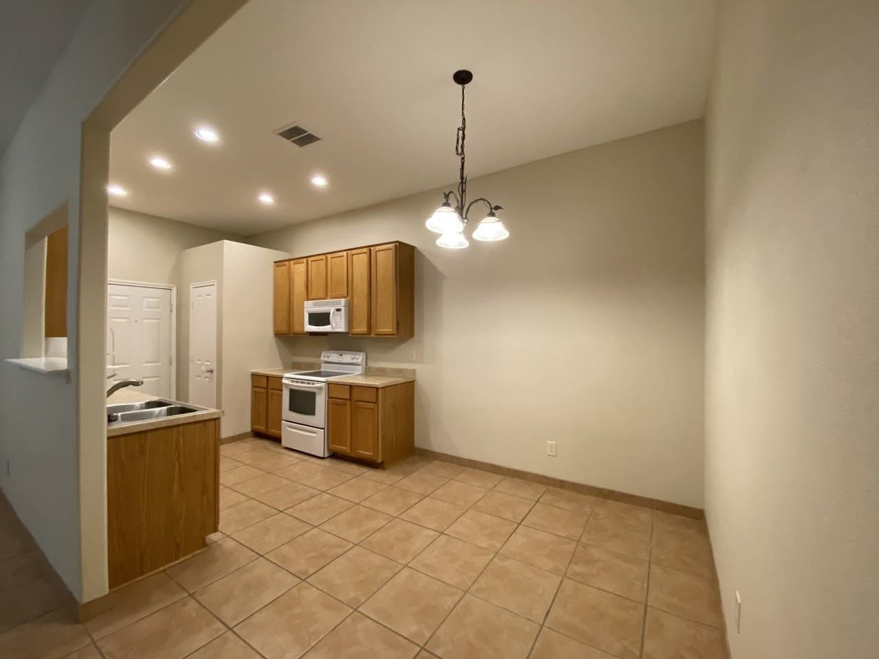 701B Dallas St - Photo 2 of 9