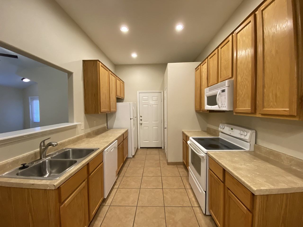 701B Dallas St - Photo 4 of 9