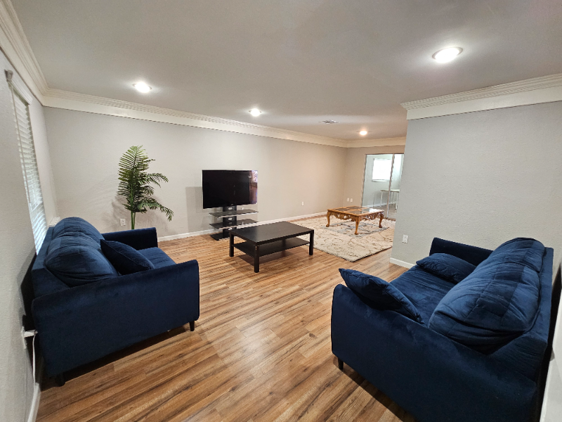 19403 Youngtree Cir - Photo 3 of 8