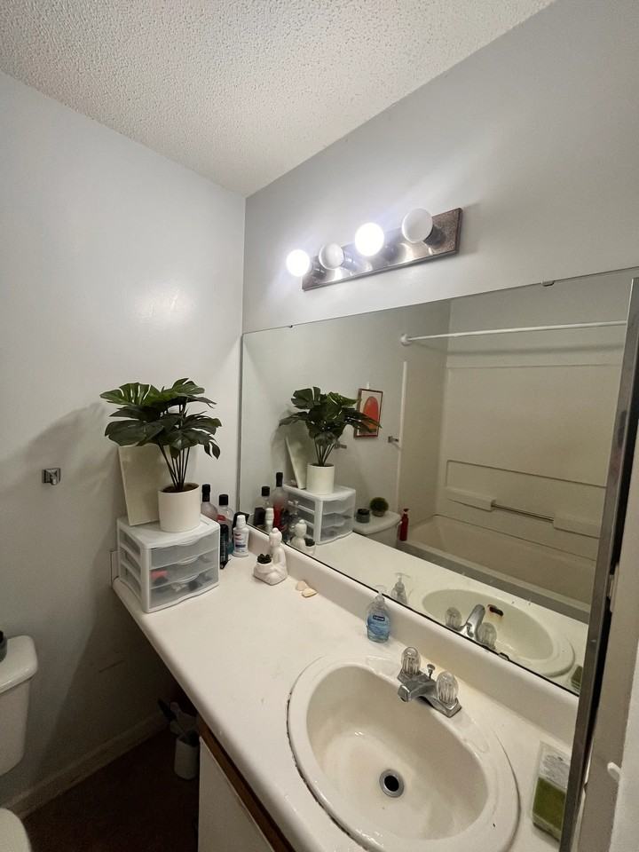 1410 Collegiate Cir - Photo 4 of 16