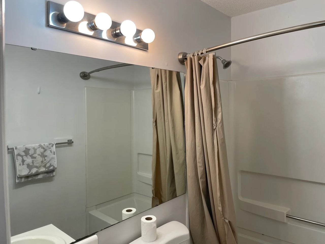 1410 Collegiate Cir - Photo 5 of 16