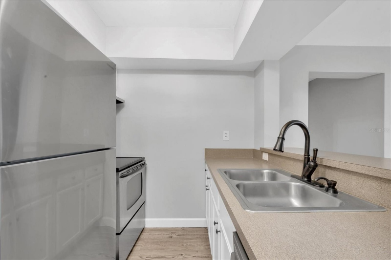 406 W Cedar St #403 - Photo 3 of 18