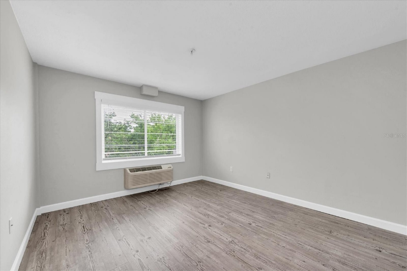 406 W Cedar St #403 - Photo 7 of 18