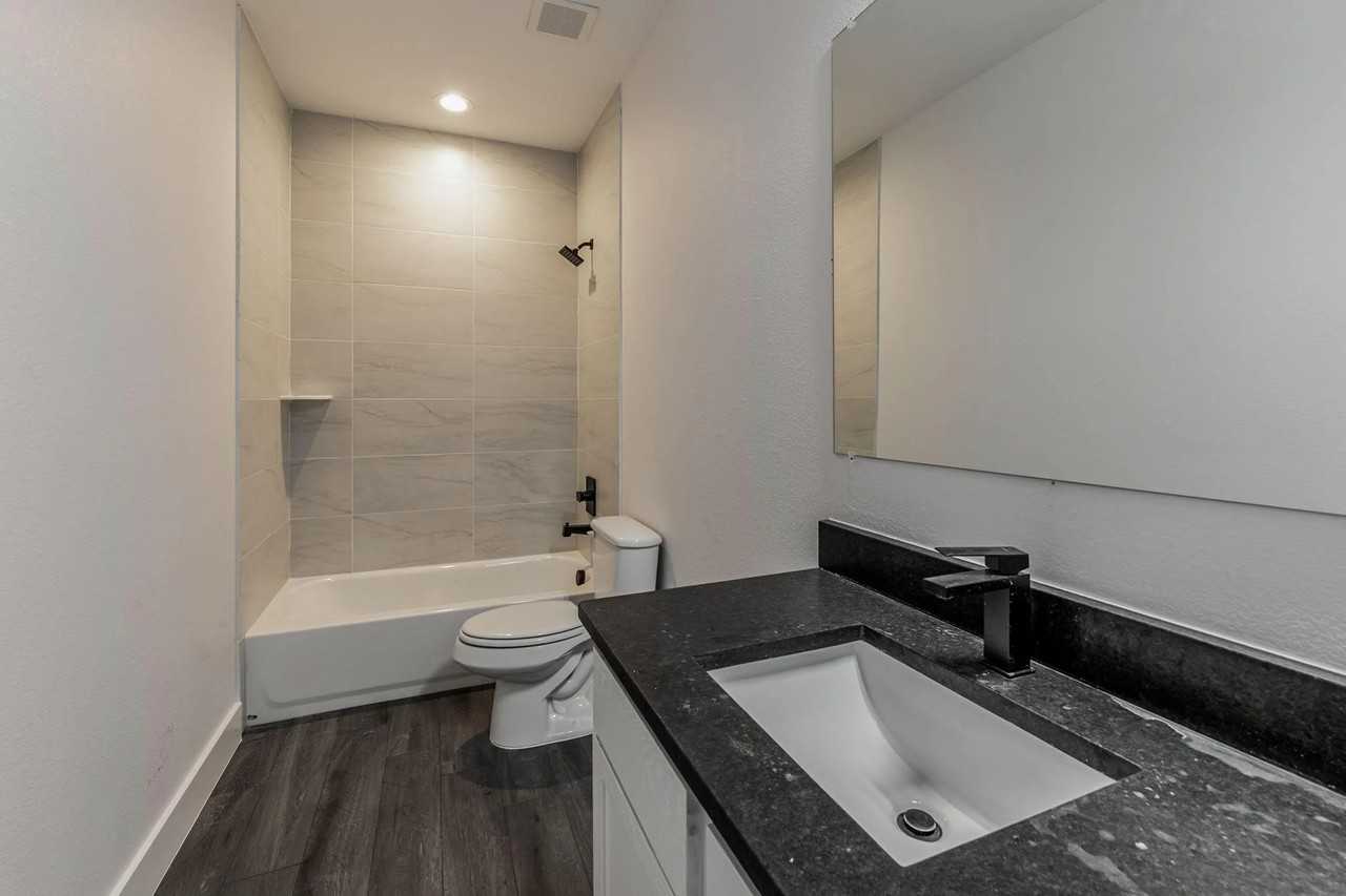 770 Elwayne Ave - Photo 4 of 13