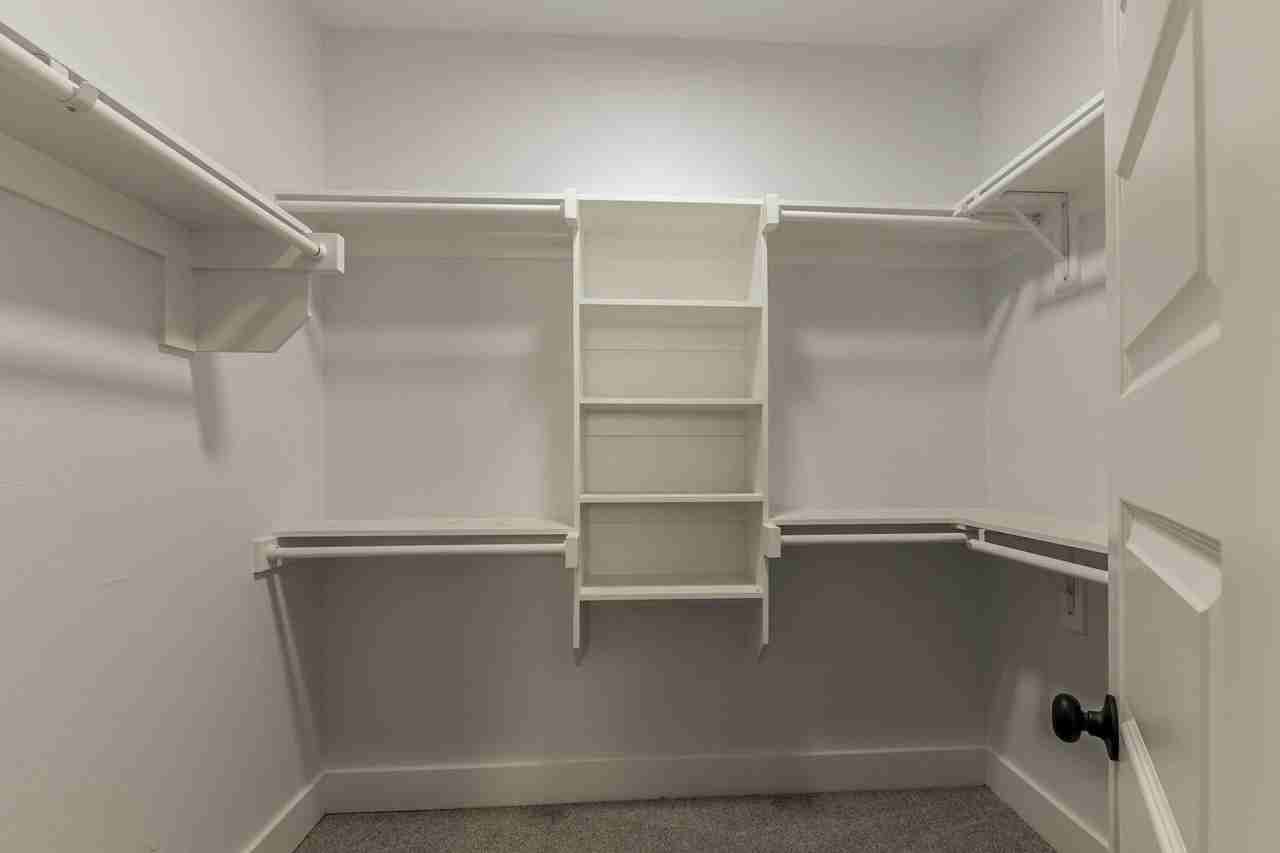 770 Elwayne Ave - Photo 5 of 13