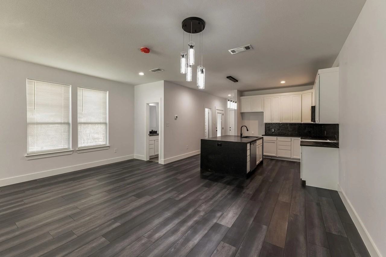 770 Elwayne Ave - Photo 6 of 13