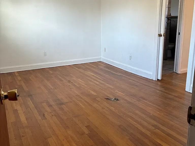 1036 35th St - Photo 4 of 12