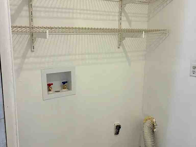 1036 35th St - Photo 6 of 12