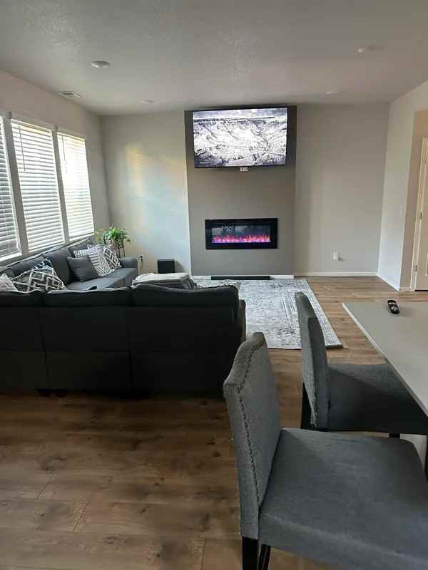 4862, Planet Ave Ne - Photo 2 of 23