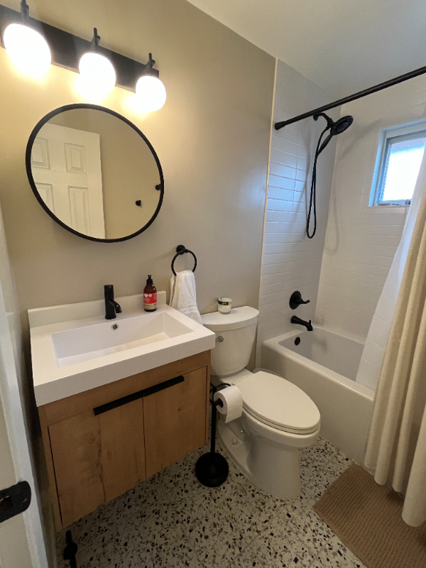 925 Wolff St - Photo 5 of 9