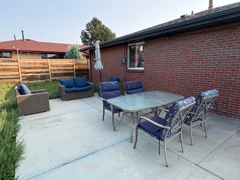 925 Wolff St - Photo 6 of 9