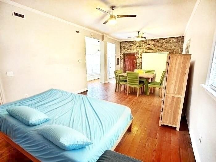 201 Spring St - Photo 2 of 10