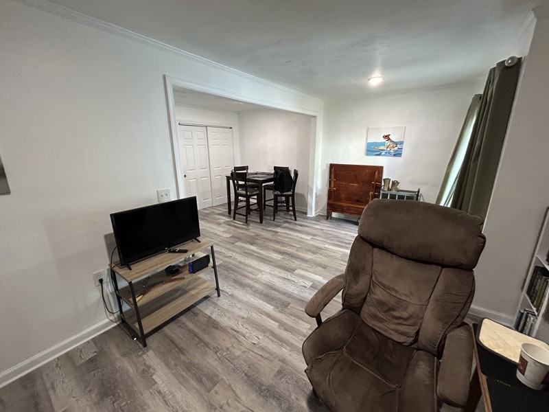 911 Sherman Ln - Photo 3 of 7