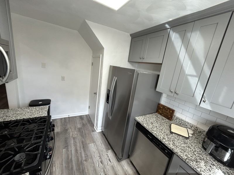 911 Sherman Ln - Photo 5 of 7