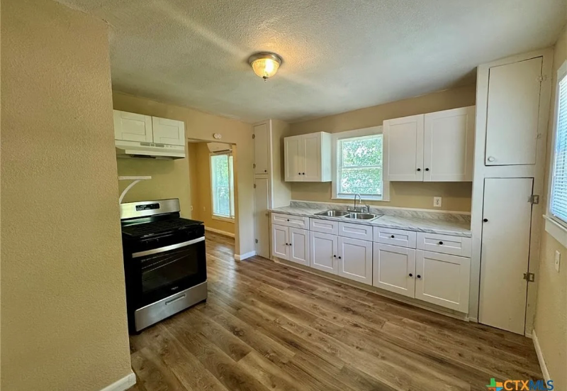 1101 Hall Ave #A - Photo 3 of 13