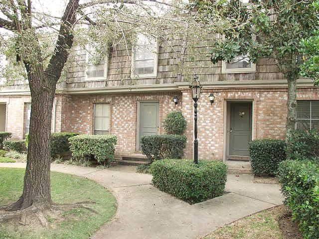 1430 Fountainview - Photo 2 of 10