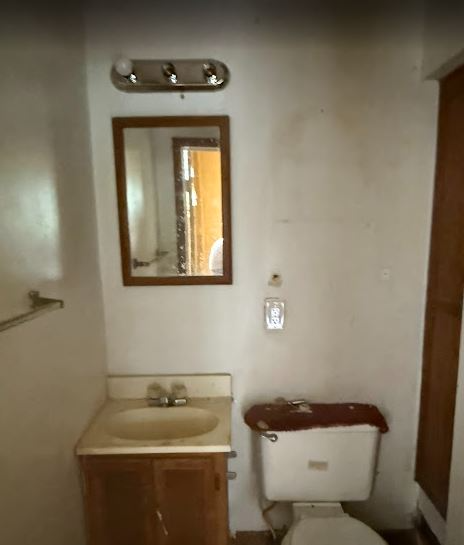 105 N Illinois St - Photo 5 of 8