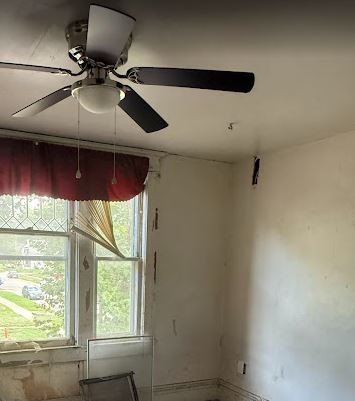 105 N Illinois St - Photo 7 of 8