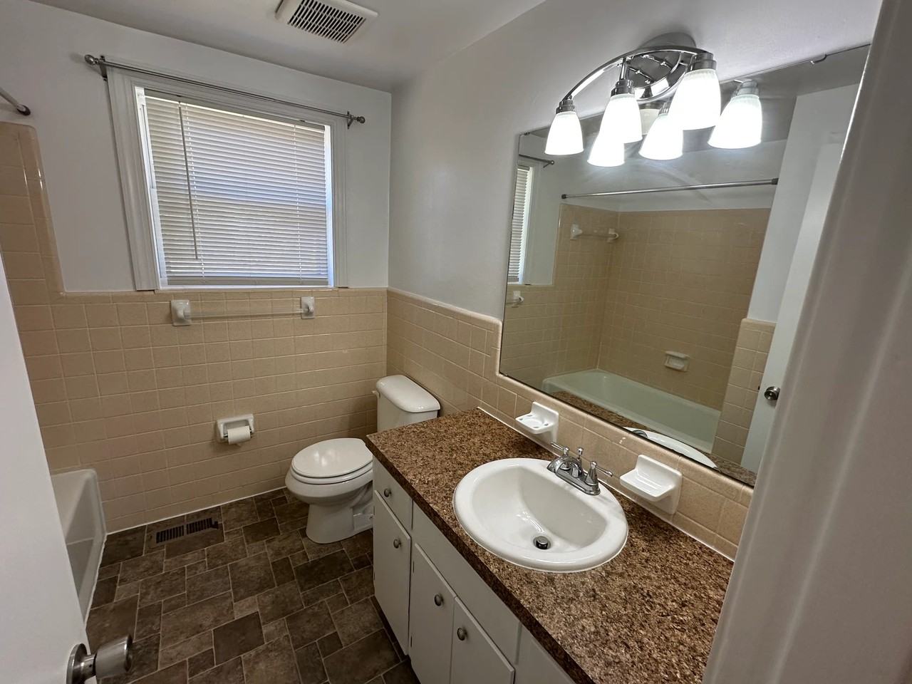 1121 Nw Blvd #1121 - Photo 2 of 8