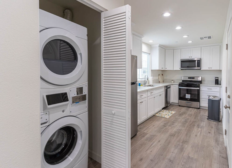 866 N Edgemont St #866 - Photo 3 of 18